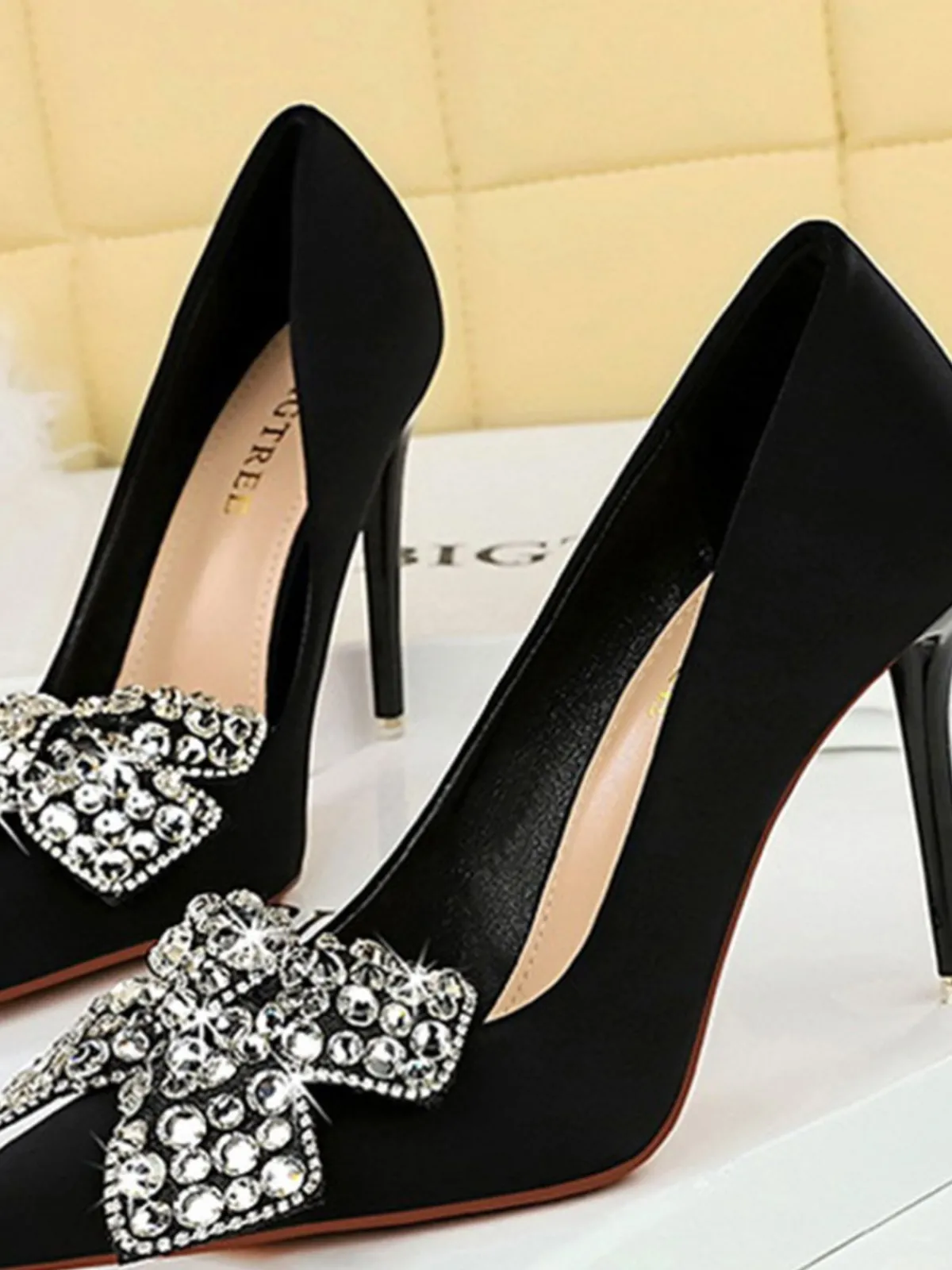 Fashion Retro Stage Rhinestone Satin Pointed Toe Stiletto Heels Black