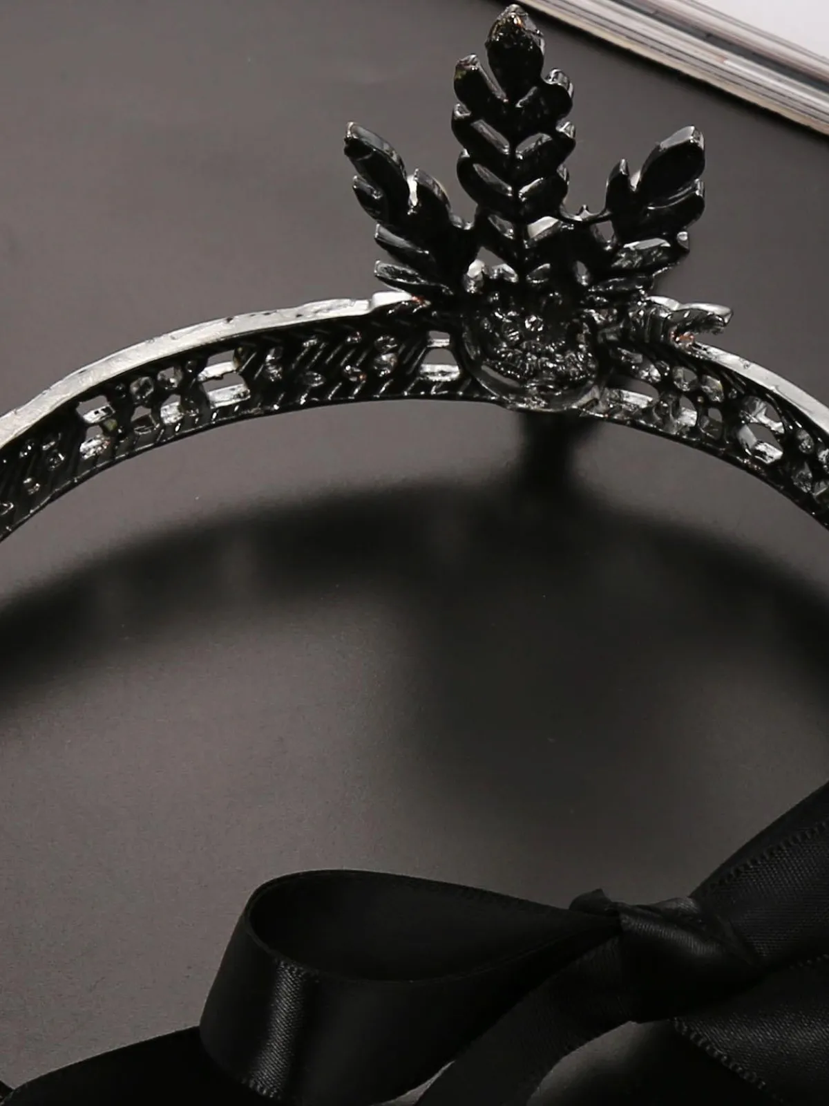 Hot Retro Stage Black 1920s Leaf Flapper Headband