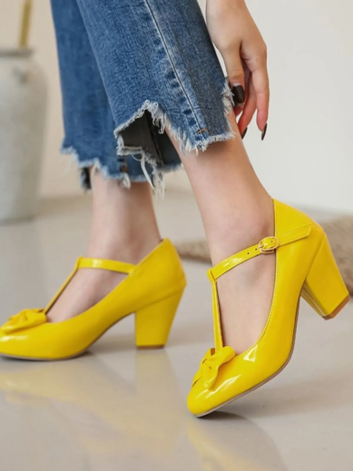 Online Retro Stage Bow Leather T-Strap Chunky Heel Shoes
