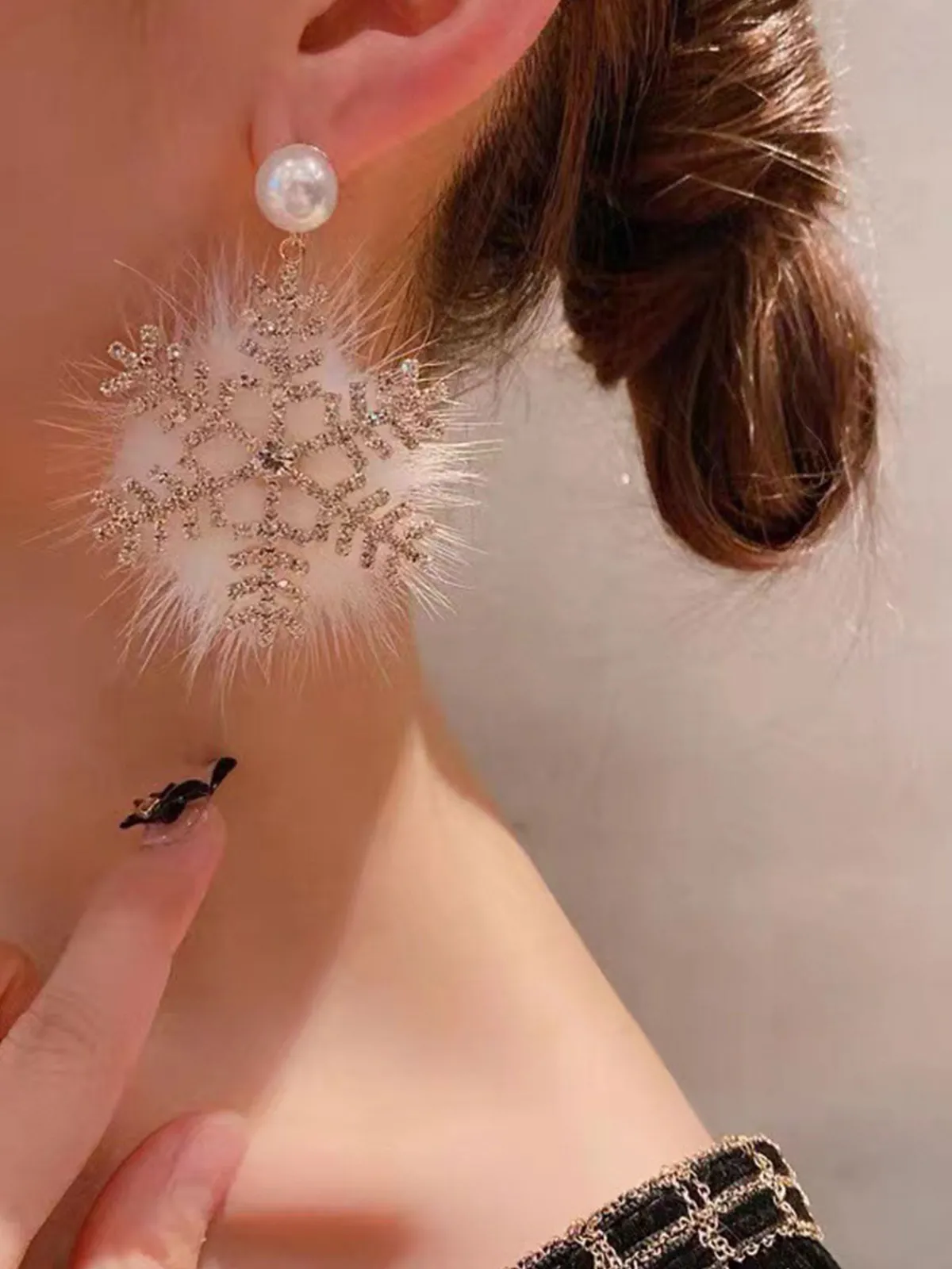 New Retro Stage Christmas Snowflake Diamond 3D Earrings