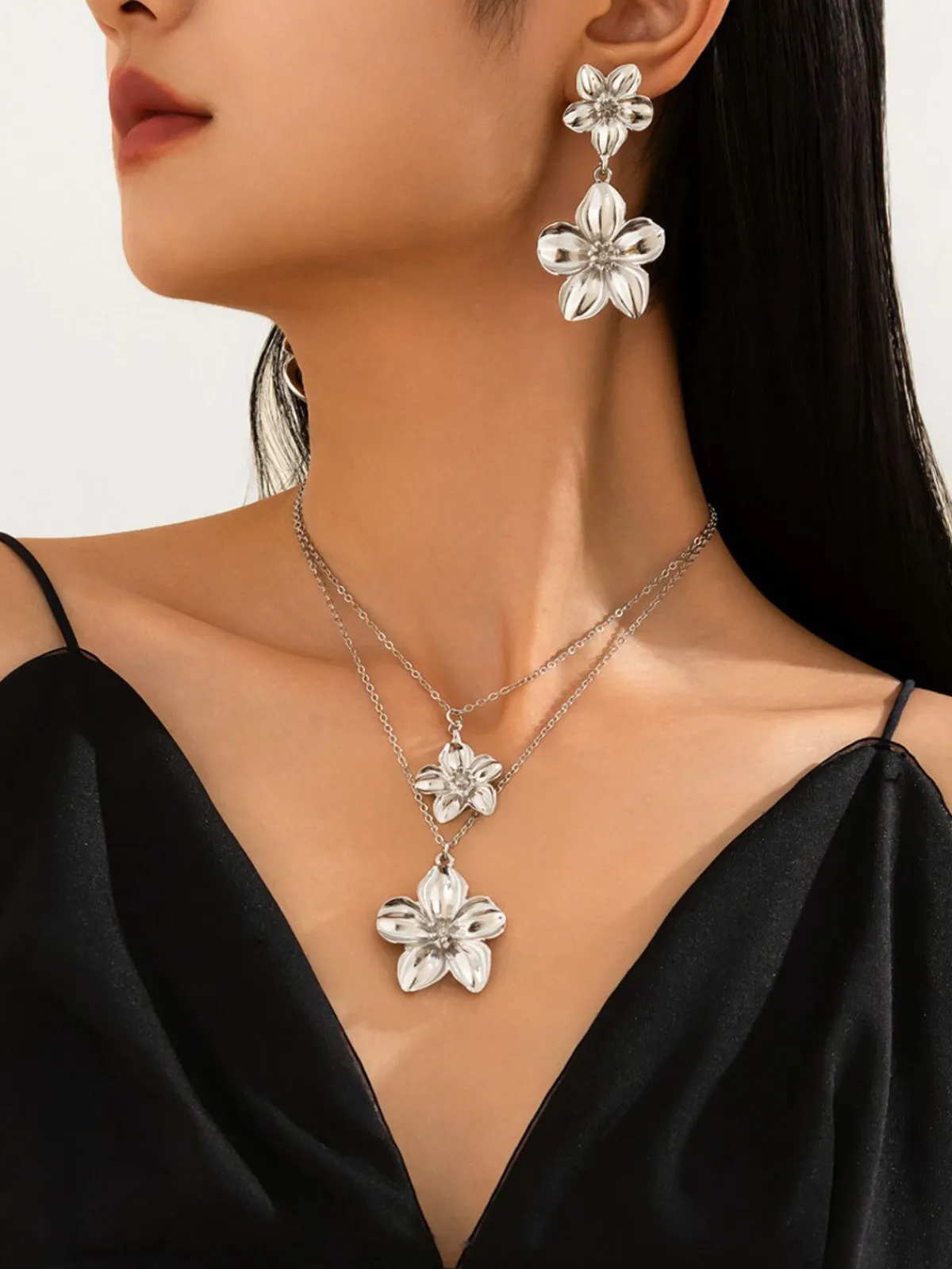 Online Retro Stage Floral Double Clavicle Necklace & Earrings Set