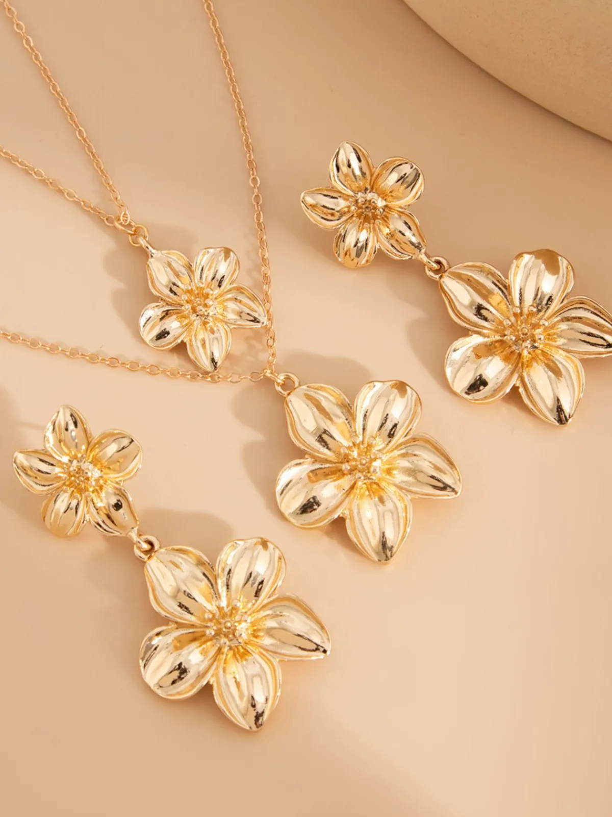 Online Retro Stage Floral Double Clavicle Necklace & Earrings Set