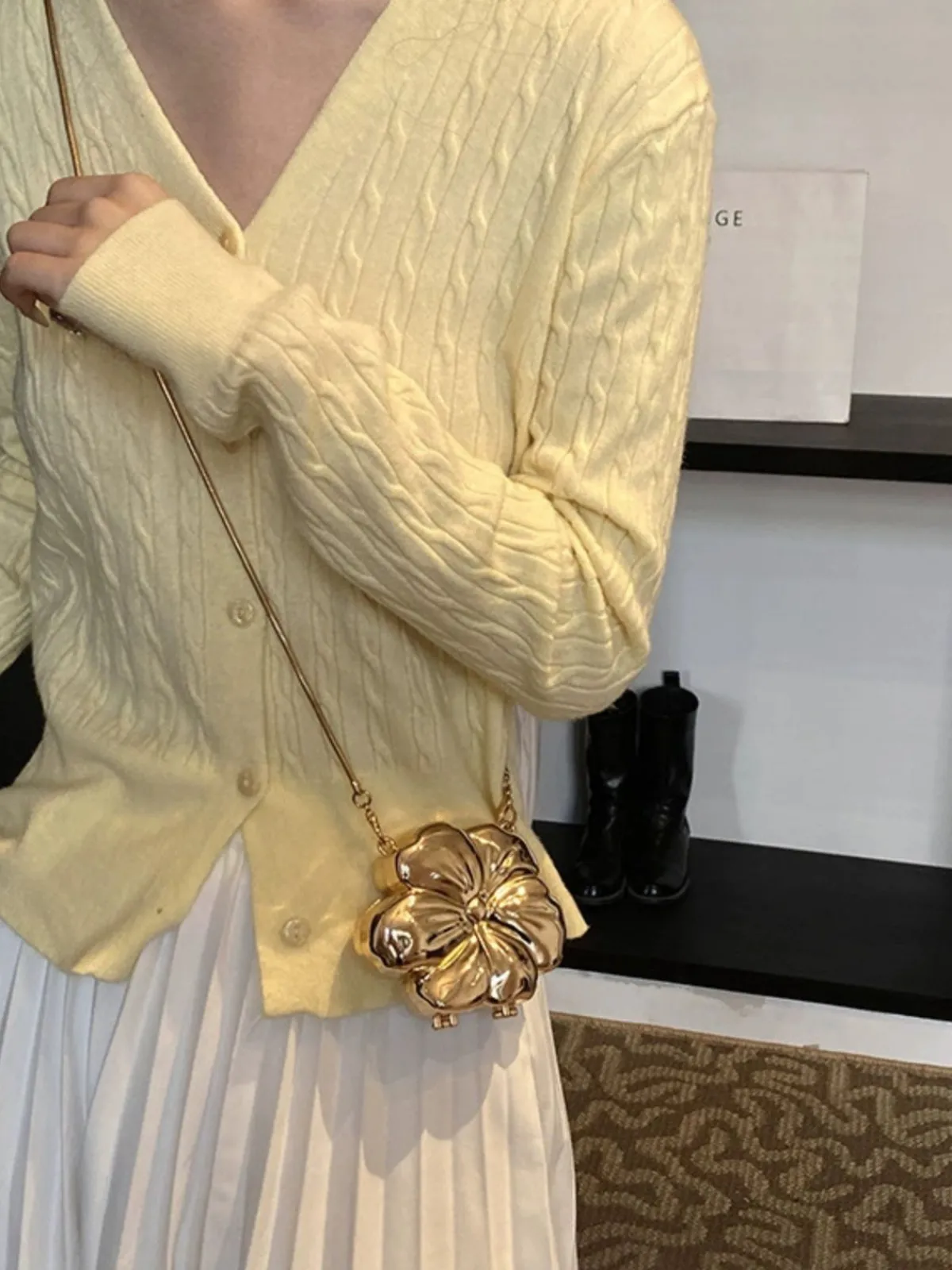 Sale Retro Stage Flower Shape Alloy Chain Mini Bag