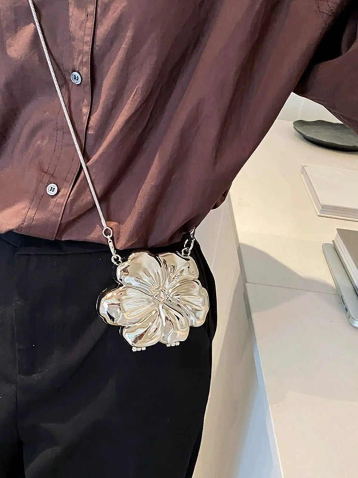 Sale Retro Stage Flower Shape Alloy Chain Mini Bag