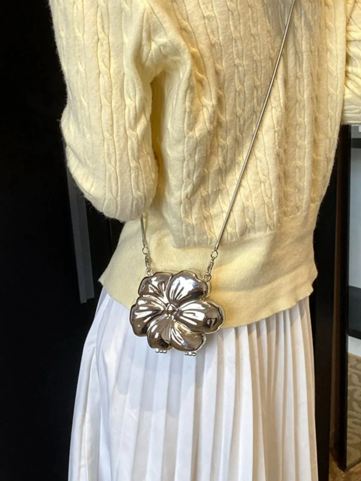 Sale Retro Stage Flower Shape Alloy Chain Mini Bag