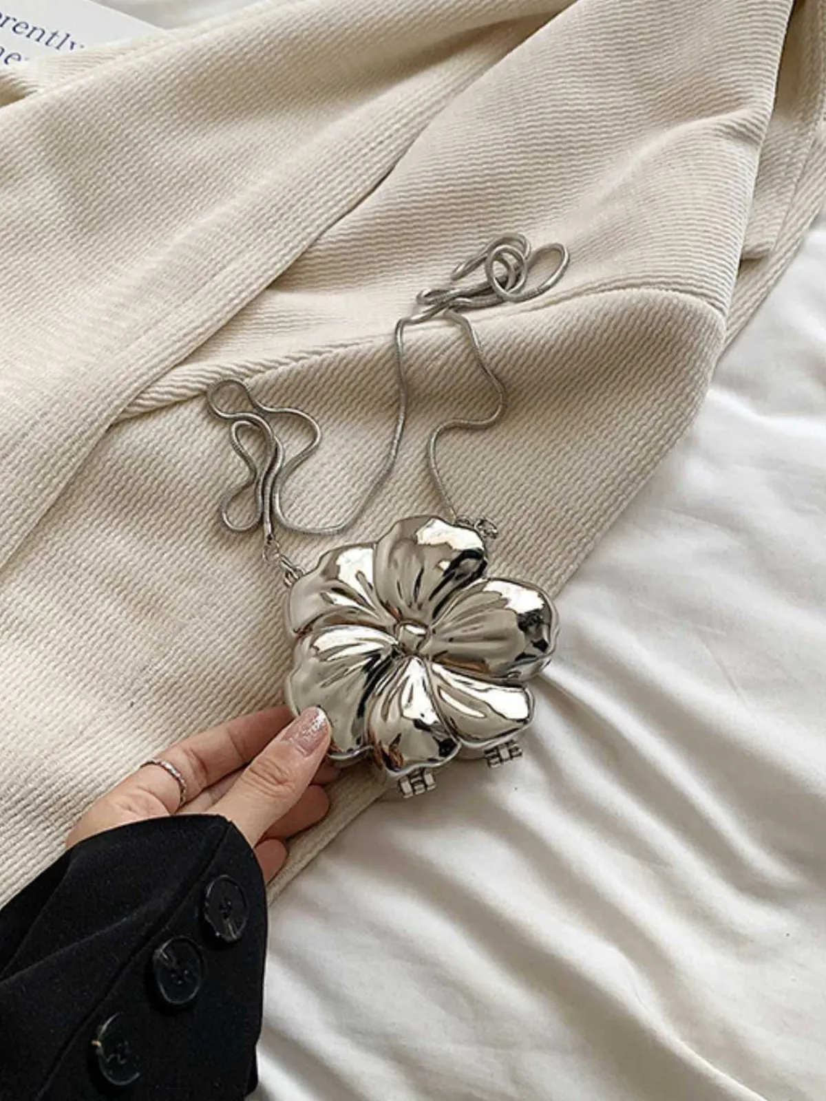 Sale Retro Stage Flower Shape Alloy Chain Mini Bag