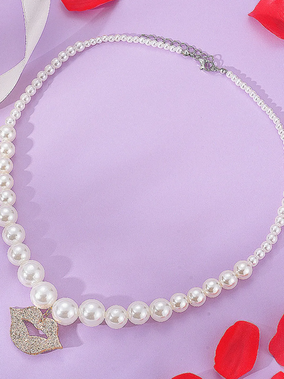 Online Retro Stage Lips Pendant Pearl Vintage Necklace