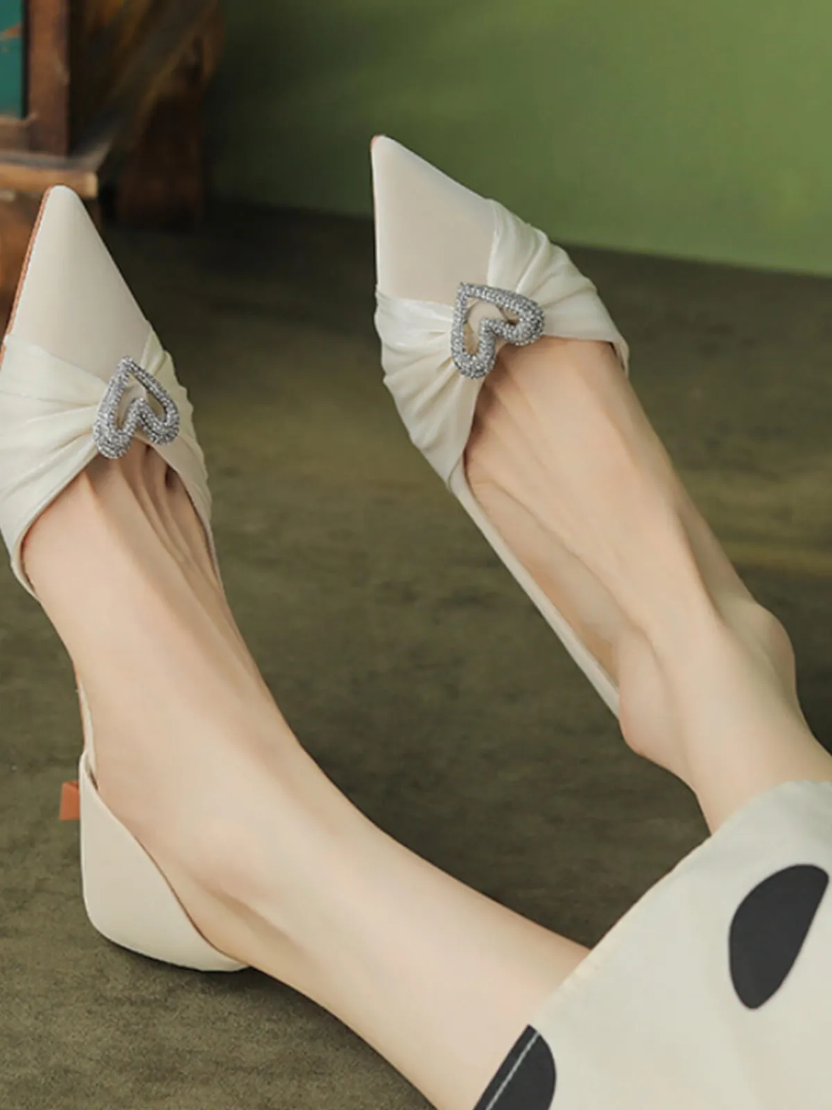 Online Retro Stage Love Rhinestone Pointed Toe Stiletto Heel Shoes