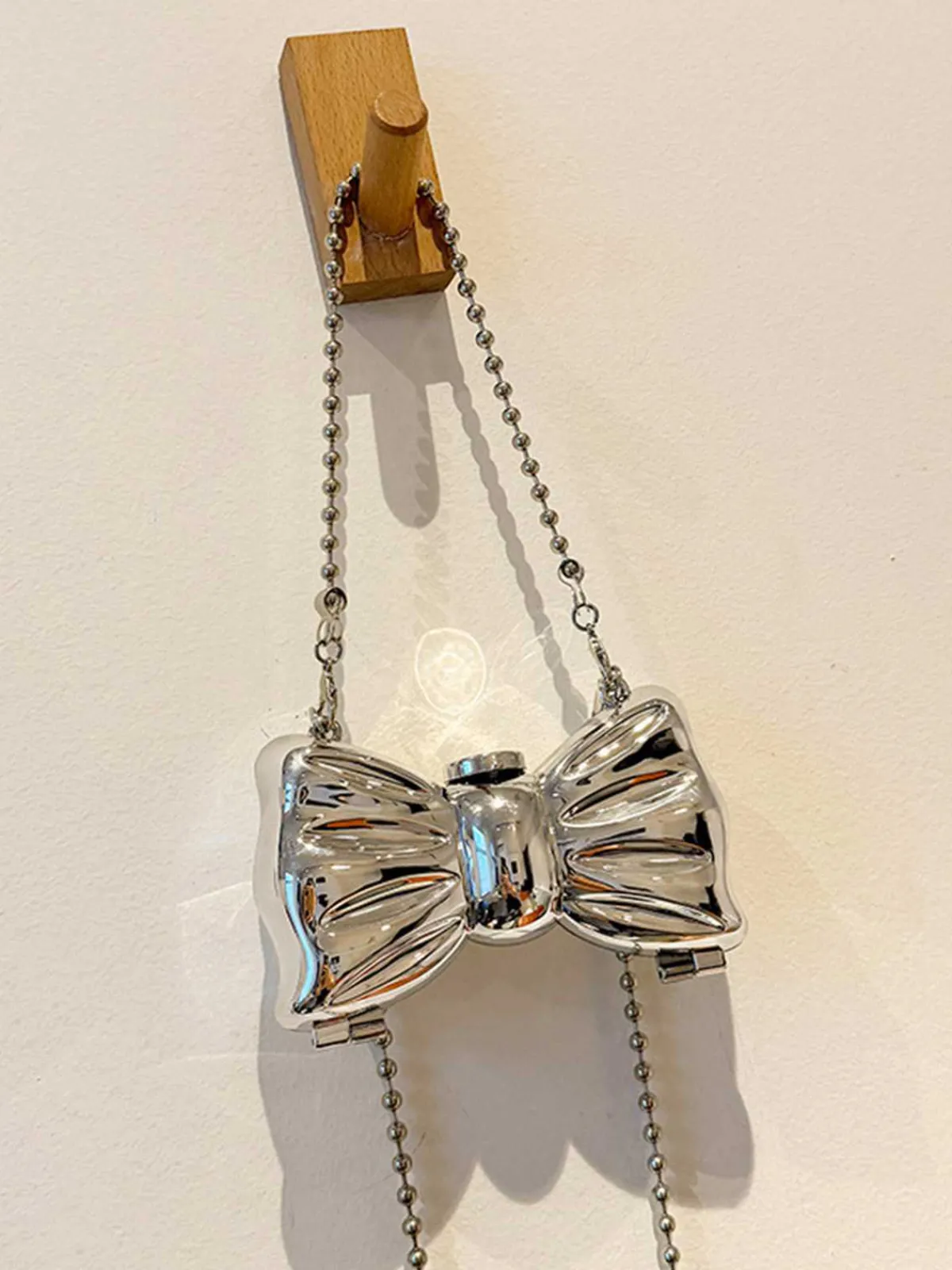 Best Retro Stage Metallic Bow Beaded Chain Bag