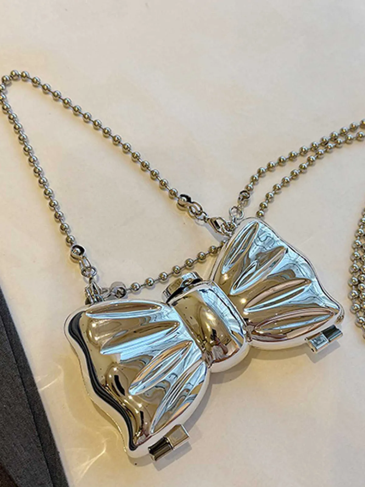 Best Retro Stage Metallic Bow Beaded Chain Bag