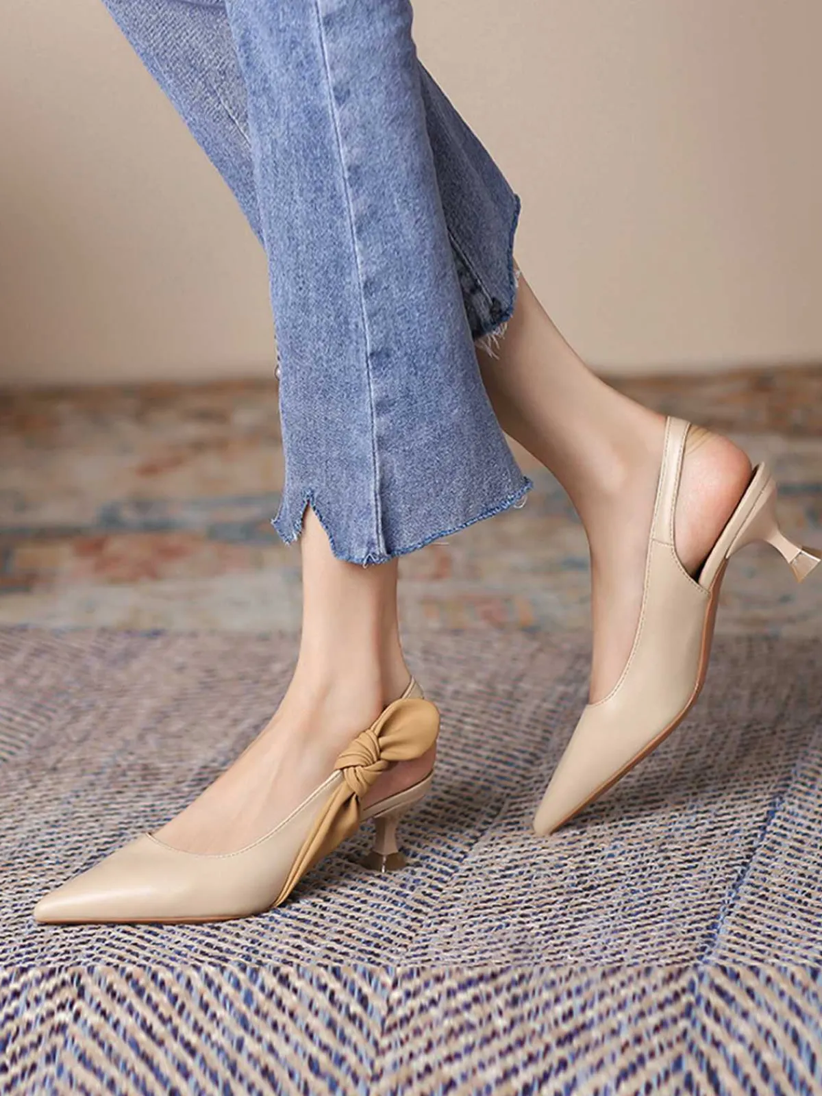 New Retro Stage Pointed-Toe Strappy Stiletto Sandals