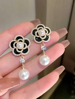 Clearance Retro Stage Retro Camellia Pearl Earrings