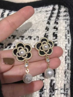 Clearance Retro Stage Retro Camellia Pearl Earrings
