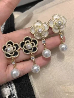 Clearance Retro Stage Retro Camellia Pearl Earrings