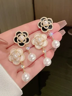 Clearance Retro Stage Retro Camellia Pearl Earrings