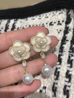 Clearance Retro Stage Retro Camellia Pearl Earrings
