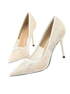 New Retro Stage Retro Floral Solid Lace Pointed Shoes