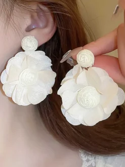 Clearance Retro Stage Retro Mesh 3D Floral Earrings