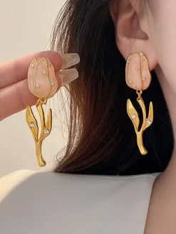 Hot Retro Stage Retro Pale Pink Tulip Pearl Earrings