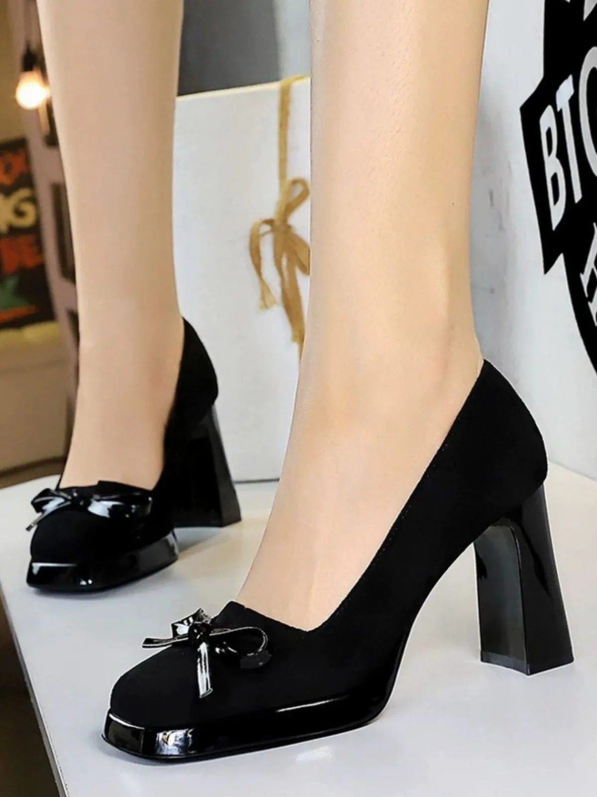 Discount Retro Stage Retro Suede Bowknot Chunky High Heels