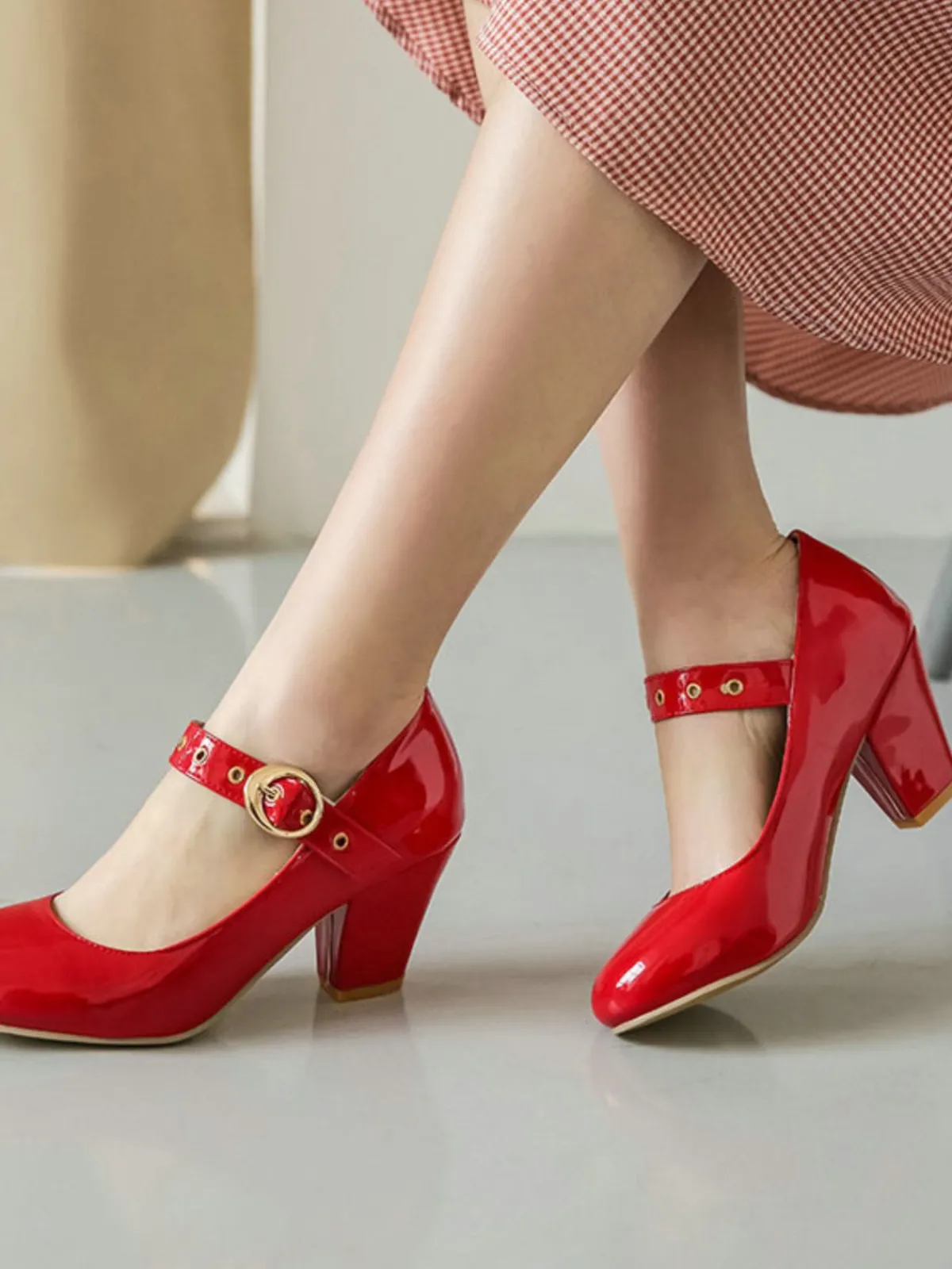 Discount Retro Stage Round Toe Patent Leather Buckle High Heels
