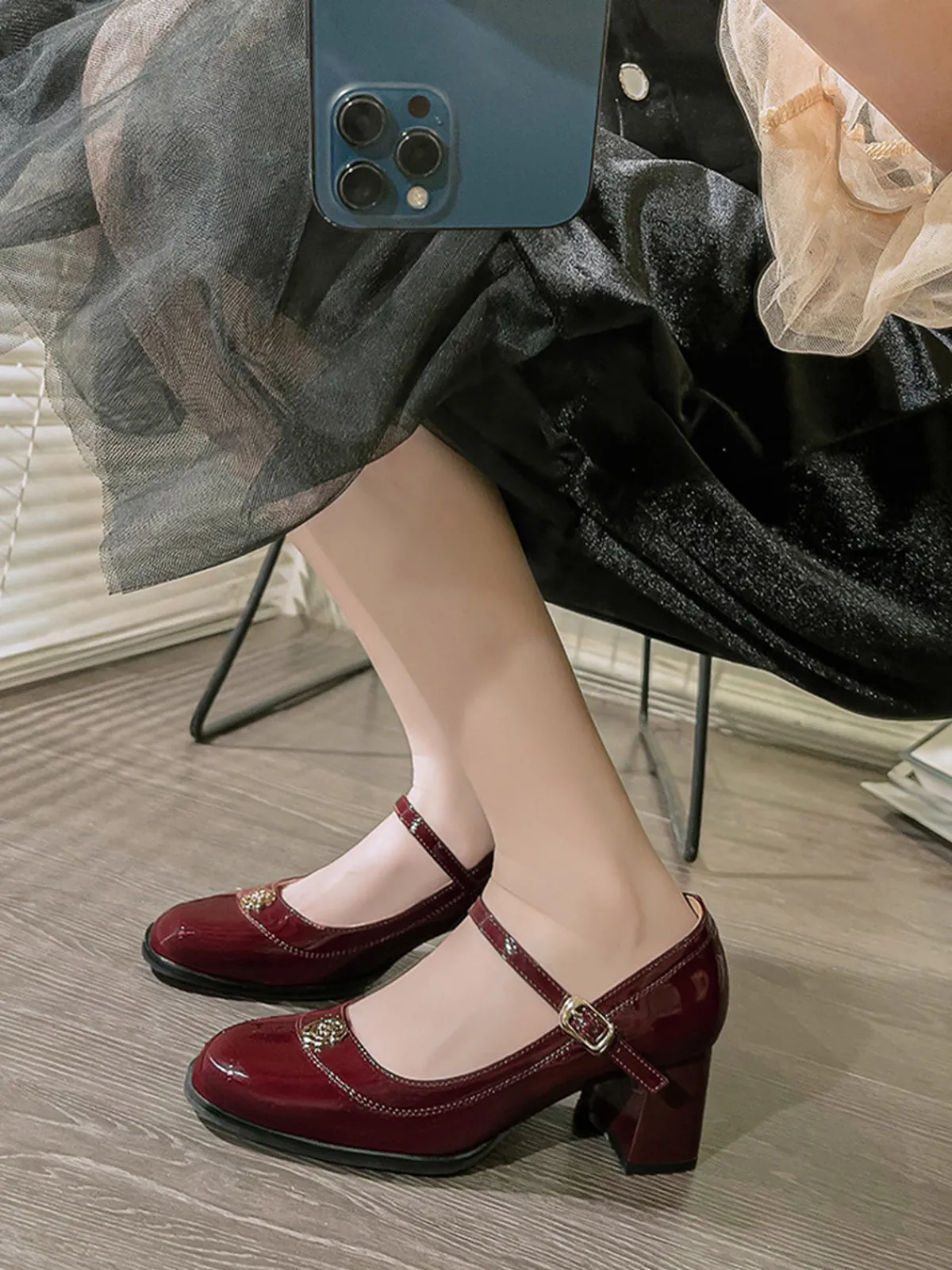 Fashion Retro Stage Round Toe Patent Leather Mid-Heeled Shoes