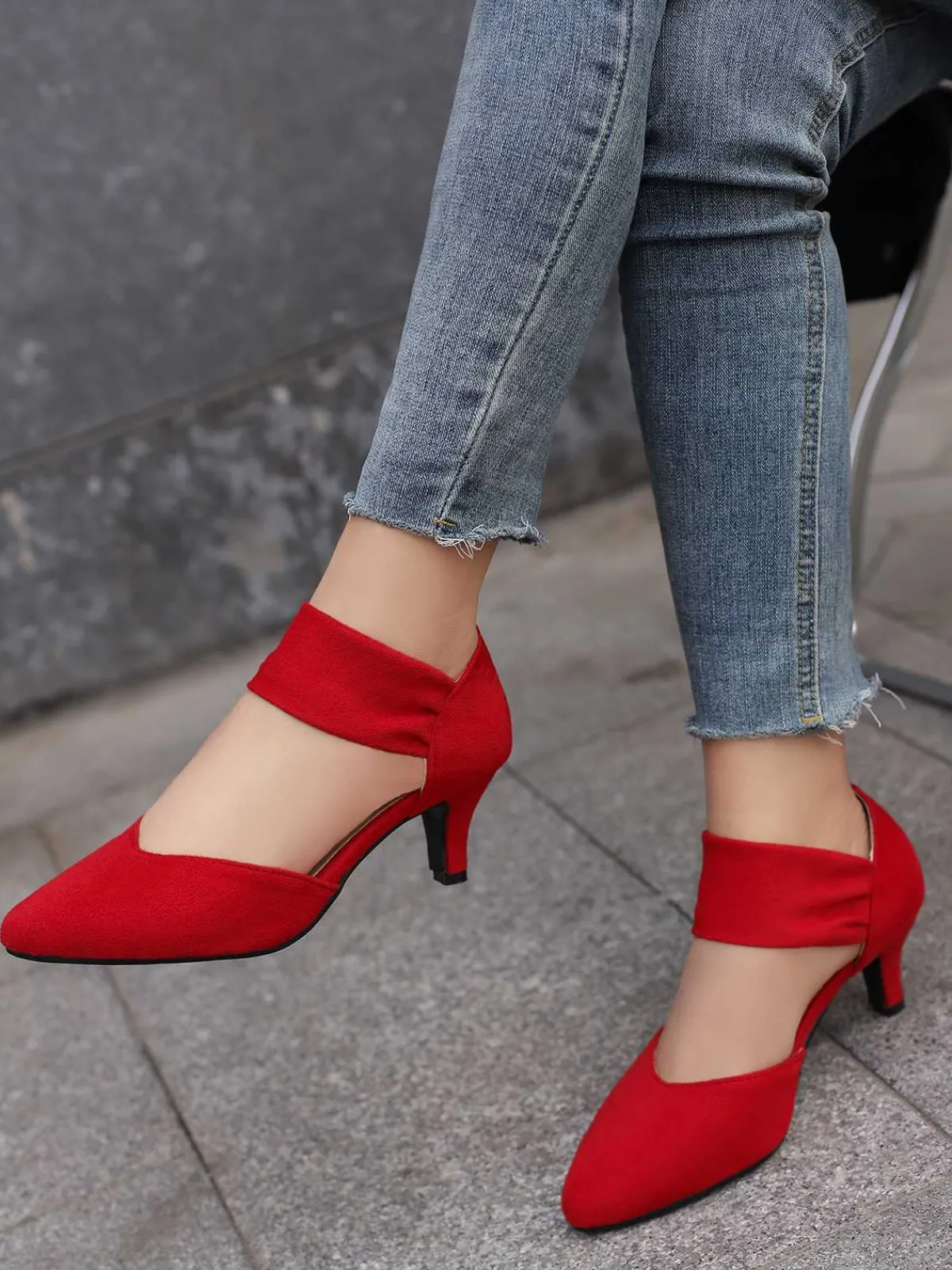Clearance Retro Stage Solid Pointed Toe Suede Kitten Heels