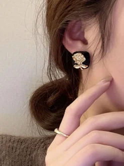 Online Retro Stage Vintage Black & Gold Cubic Flower Earrings