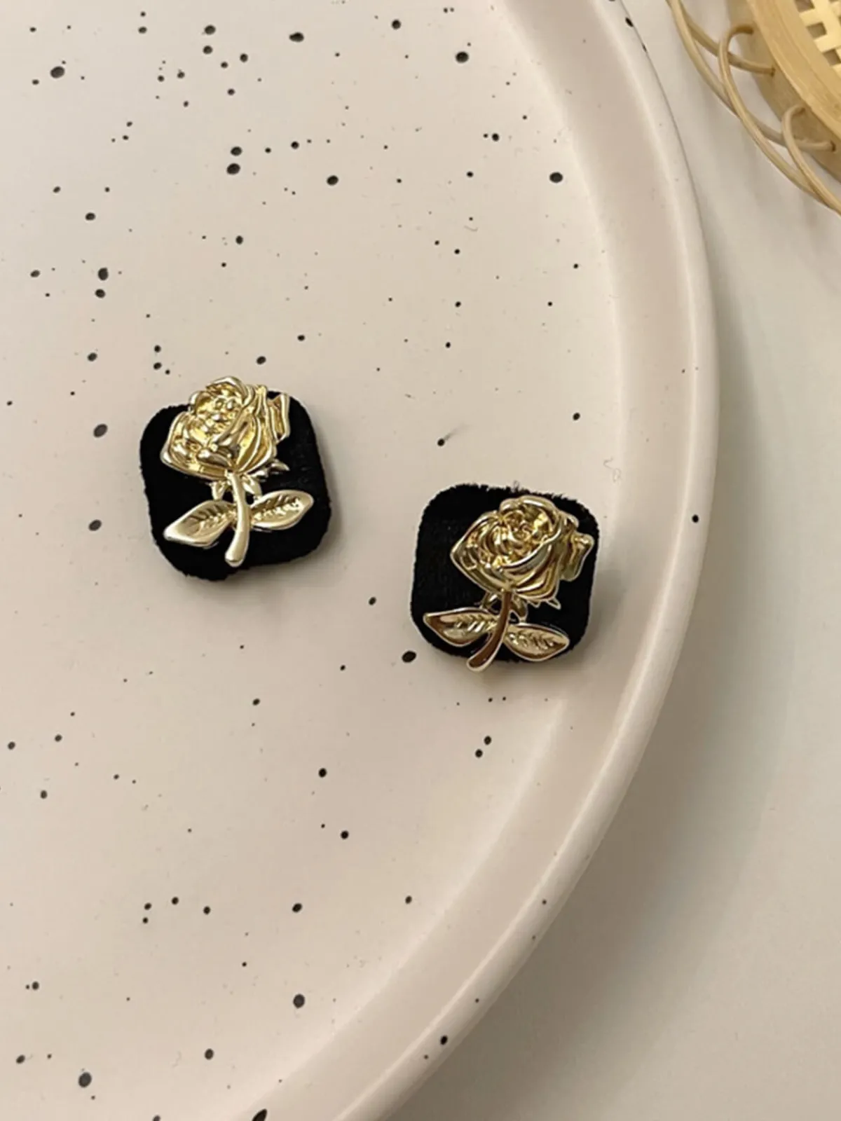 Online Retro Stage Vintage Black & Gold Cubic Flower Earrings