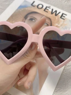 Outlet Retro Stage Vintage Curved Heart Frame Sunglasses
