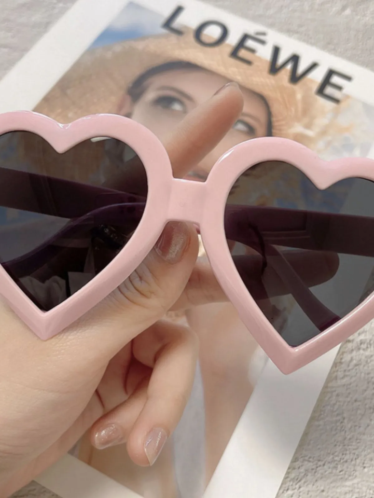 Outlet Retro Stage Vintage Curved Heart Frame Sunglasses