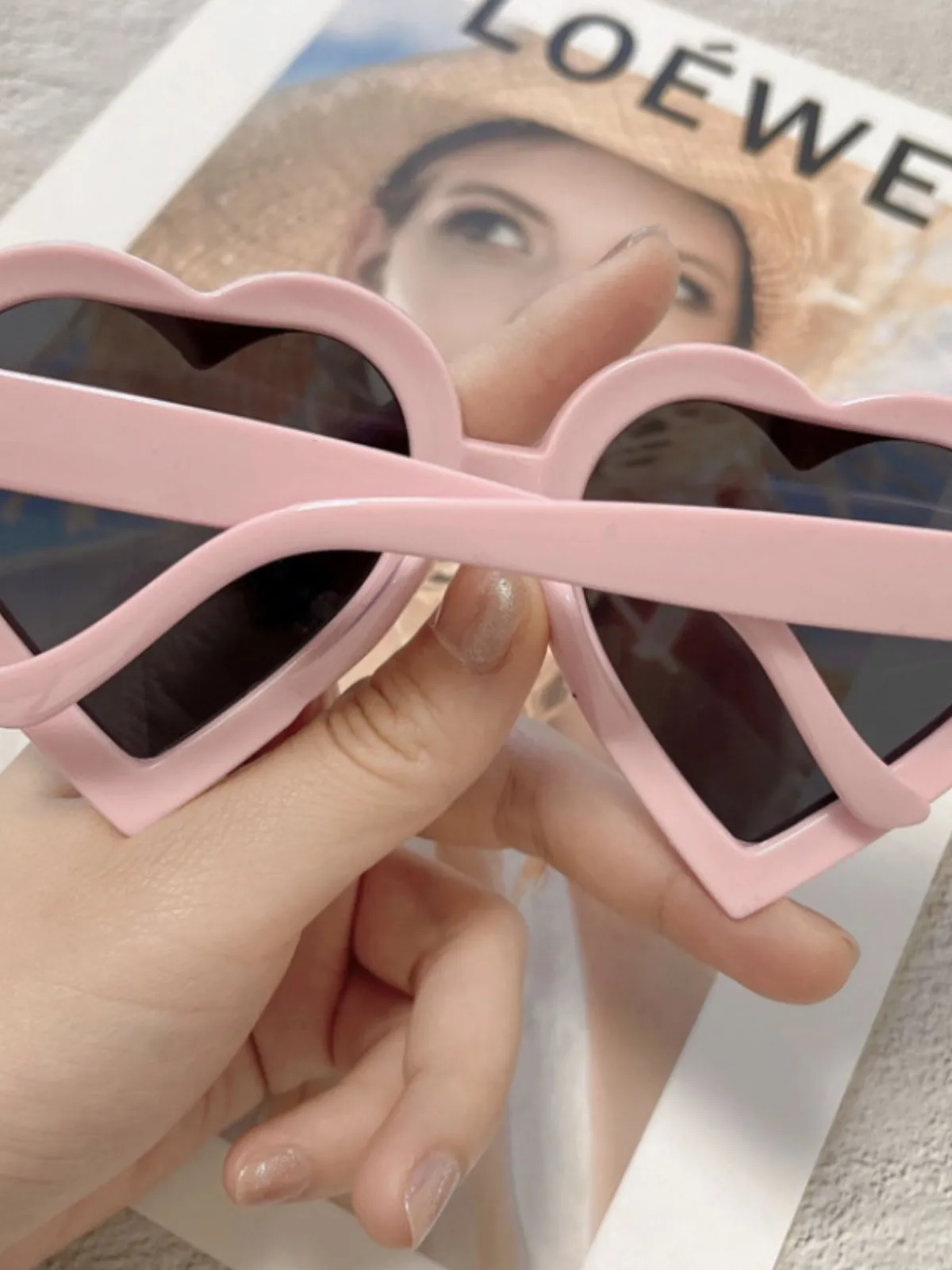 Outlet Retro Stage Vintage Curved Heart Frame Sunglasses