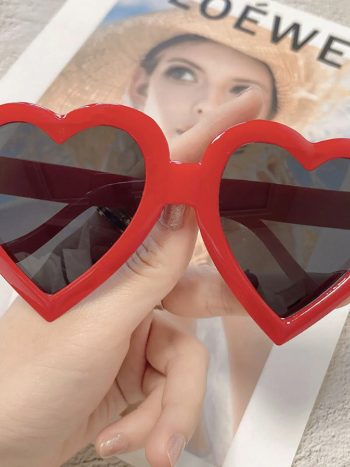 Outlet Retro Stage Vintage Curved Heart Frame Sunglasses