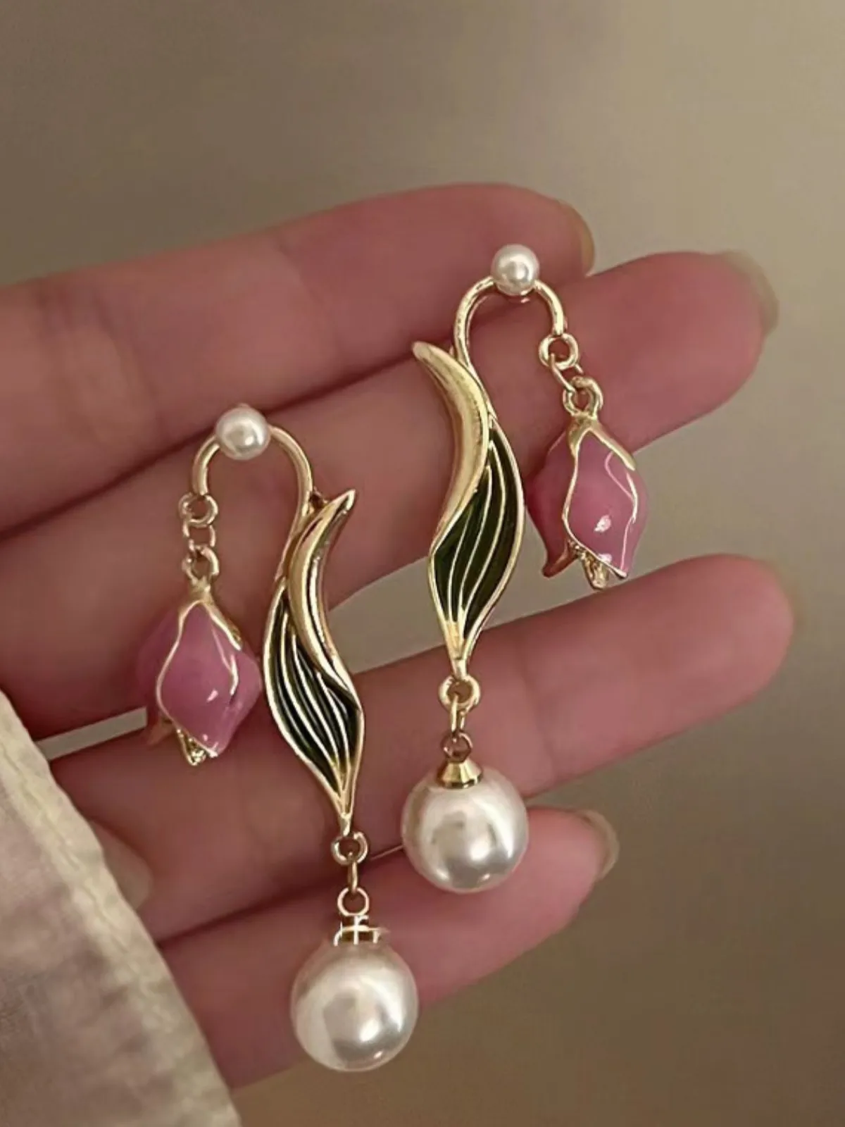 Fashion Retro Stage Vintage Gold Edge Tulip Pearl Earrings