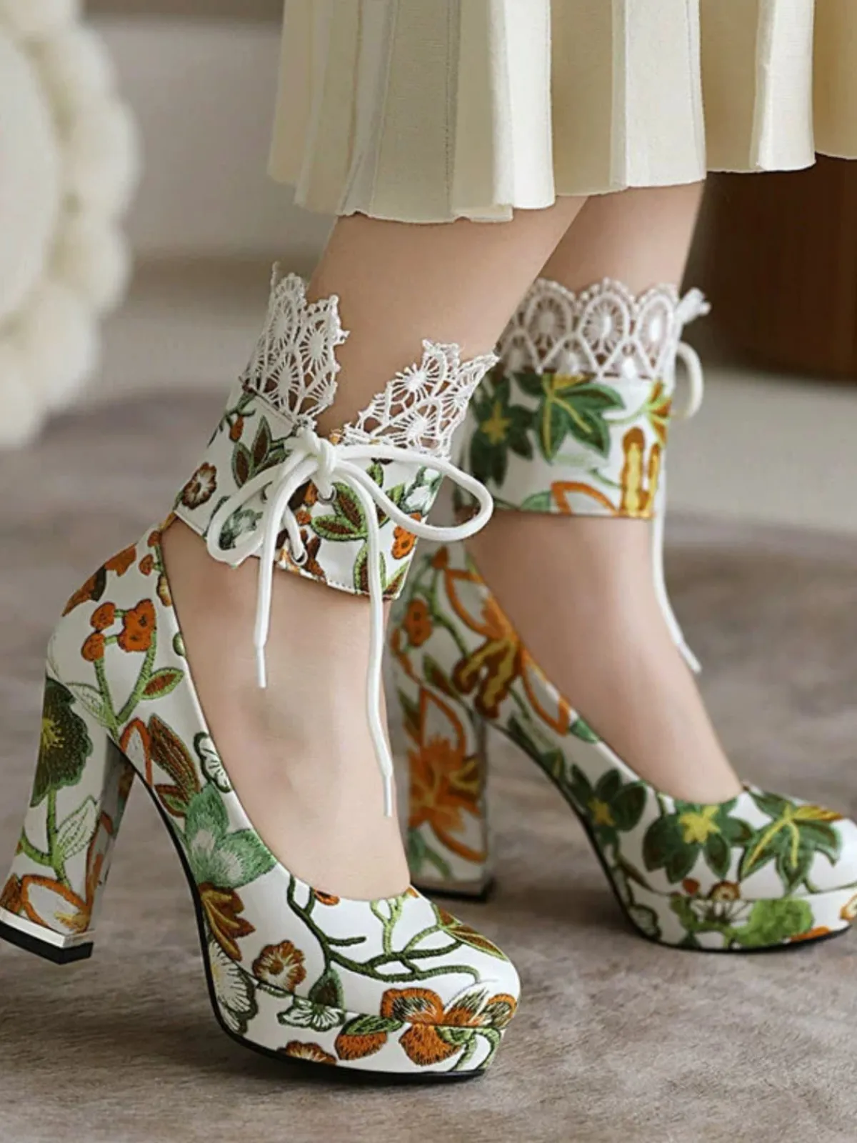 Best Retro Stage Vintage Lace-Up Embroidered Floral High Heels