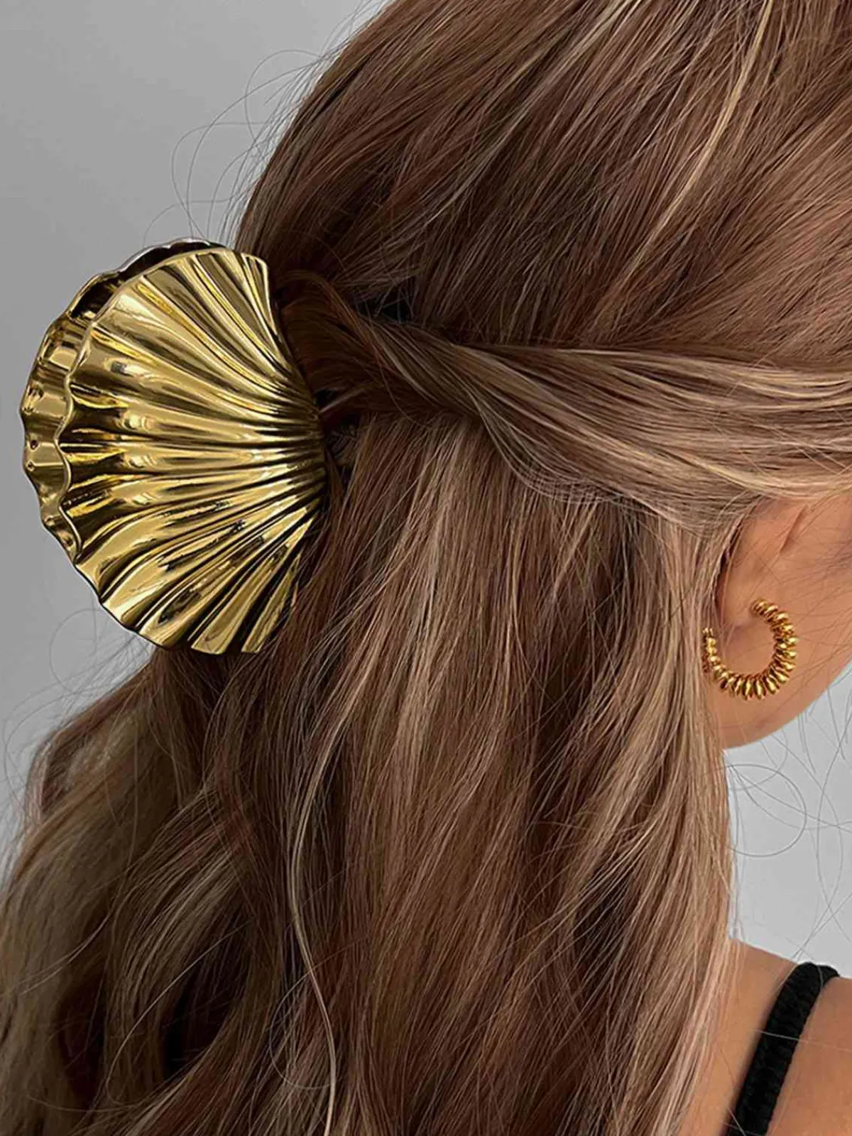 Clearance Retro Stage Vintage Shell Shape Metal Hair Clutch