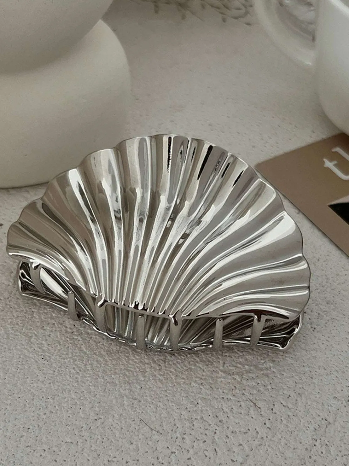 Clearance Retro Stage Vintage Shell Shape Metal Hair Clutch