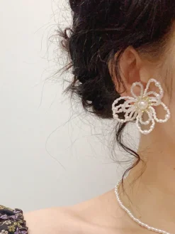 Clearance Retro Stage White Retro Beading Flower Hollow Stud Earrings