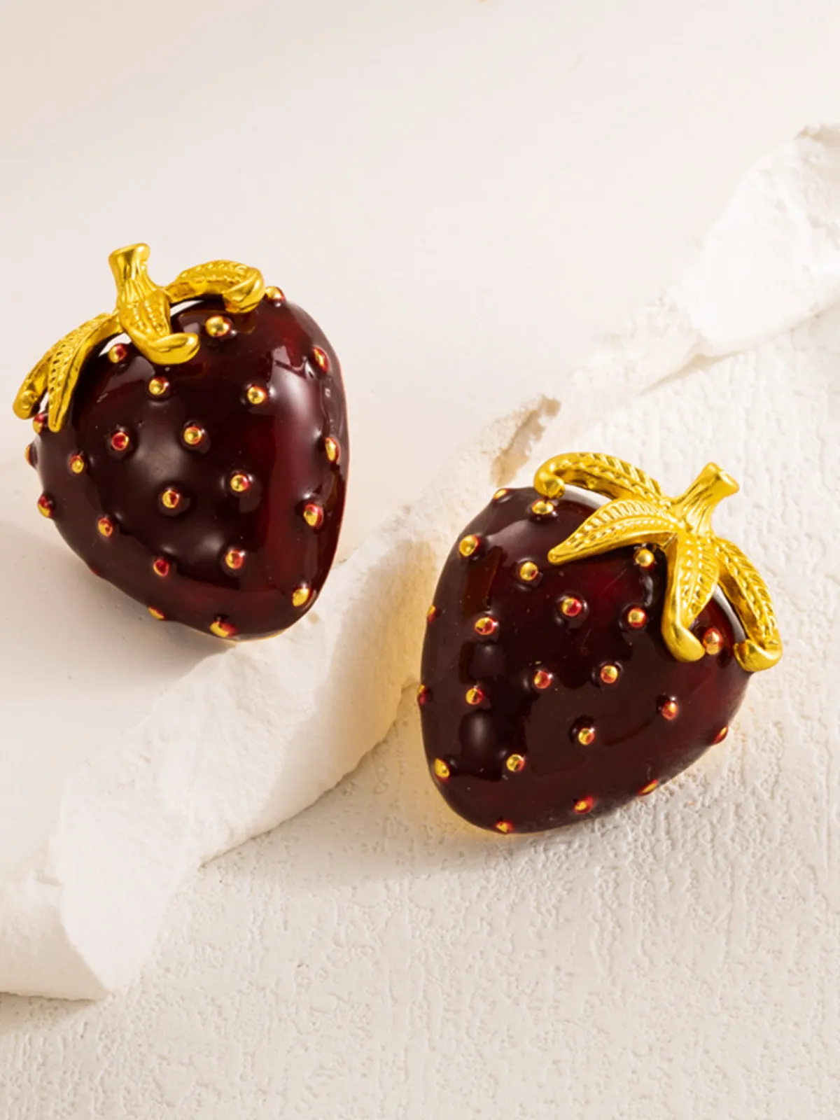 Online Retro Stage Wine Red Strawberry Vintage Earrings